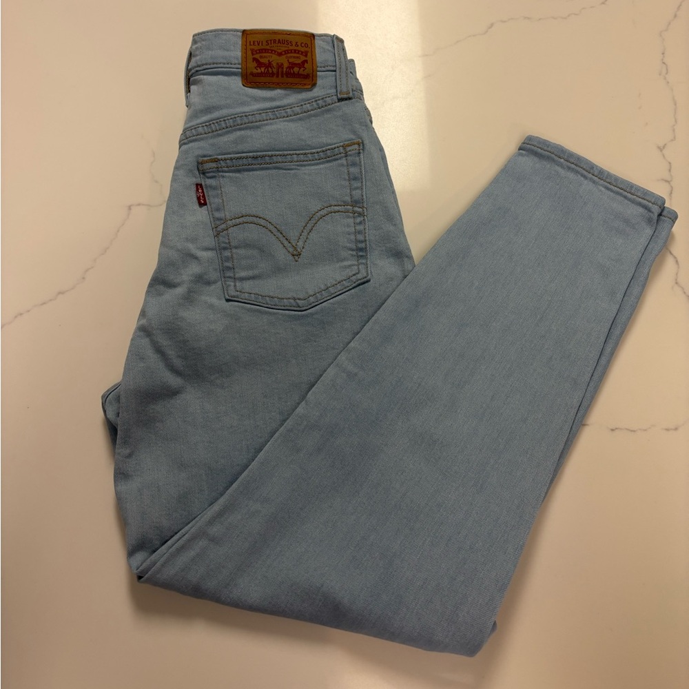 Levi’s high wasted blue jeans